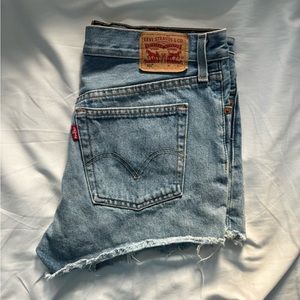 Levi 501 shorts women’s size 28